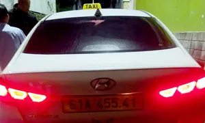 Hành khách tố bị tài xế taxi xịt hơi cay Hành khách tố bị tài xế taxi xịt hơi cay