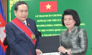 Chủ tịch Quốc hội Trần Thanh Mẫn nhận Huân chương Công trạng của Campuchia Chủ tịch Quốc hội Trần Thanh Mẫn nhận Huân chương Công trạng của Campuchia