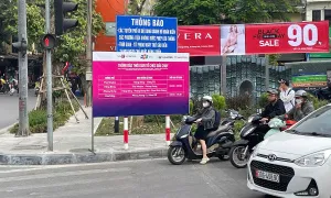 Giải chạy đêm Hà Nội đặt biển cảnh báo tại các điểm nóng giao thông Giải chạy đêm Hà Nội đặt biển cảnh báo tại các điểm nóng giao thông