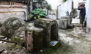 Mộ cổ vị quan triều Nguyễn ở trung tâm TP HCM Mộ cổ vị quan triều Nguyễn ở trung tâm TP HCM