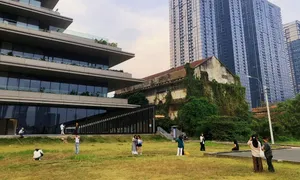 Giới trẻ check in vết tích xưởng đóng tàu Ba Son gần ga metro Giới trẻ check in vết tích xưởng đóng tàu Ba Son gần ga metro