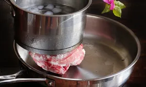Rã đông thịt cá bằng ngâm nước có an toàn? Rã đông thịt cá bằng ngâm nước có an toàn?