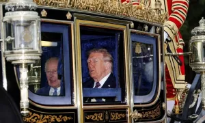 Vua Anh dùng xe ngựa hoàng gia đón ông Trump Vua Anh dùng xe ngựa hoàng gia đón ông Trump